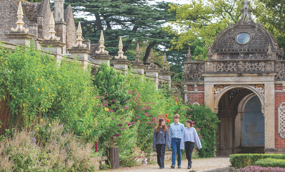 westonbirt_students_walking westonbirt_students_walking